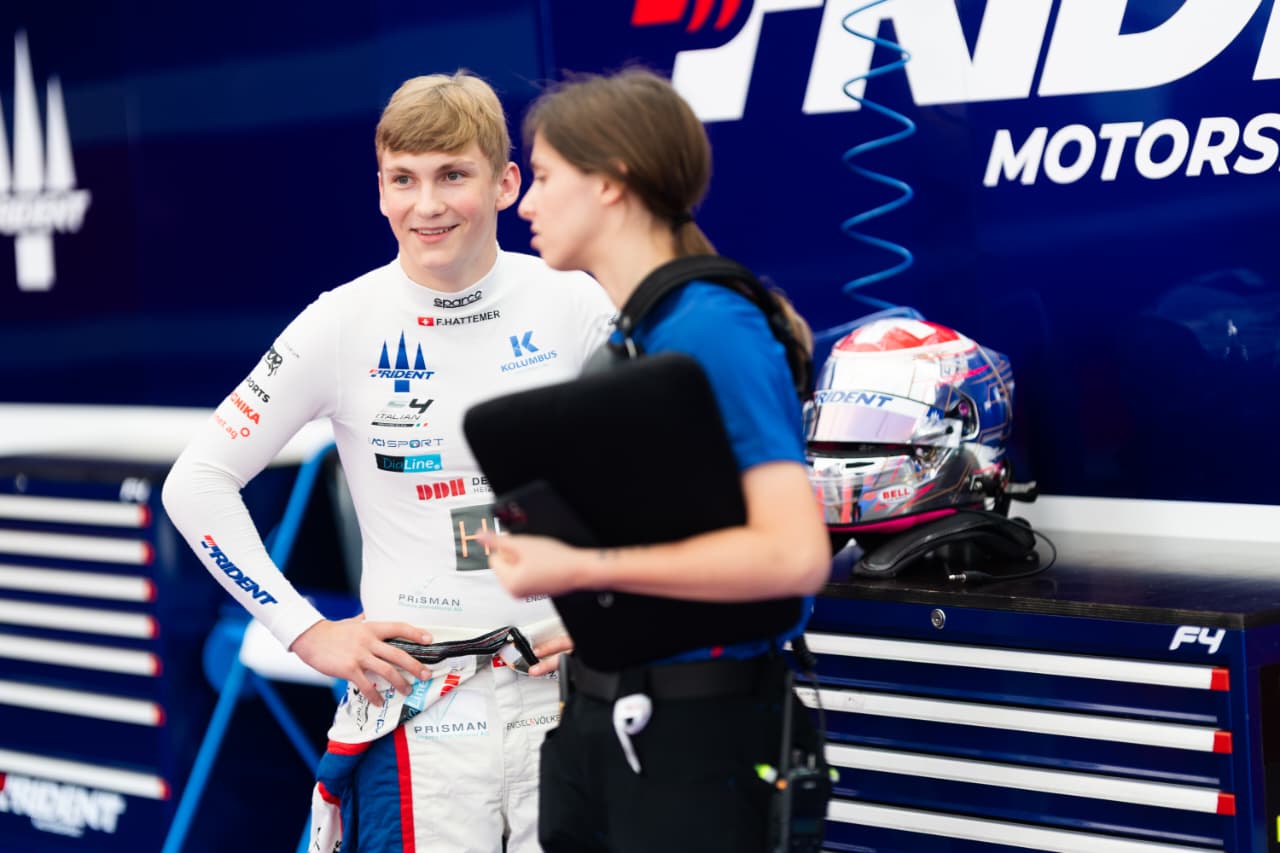 In der Trident-Box · Debriefing